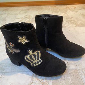 The Childrens Place Queen Bee Zip Ankle Booties